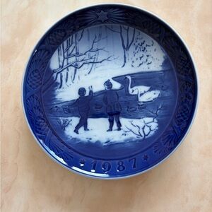 Royal Copenhagen winterbirds plate-1987, boxed